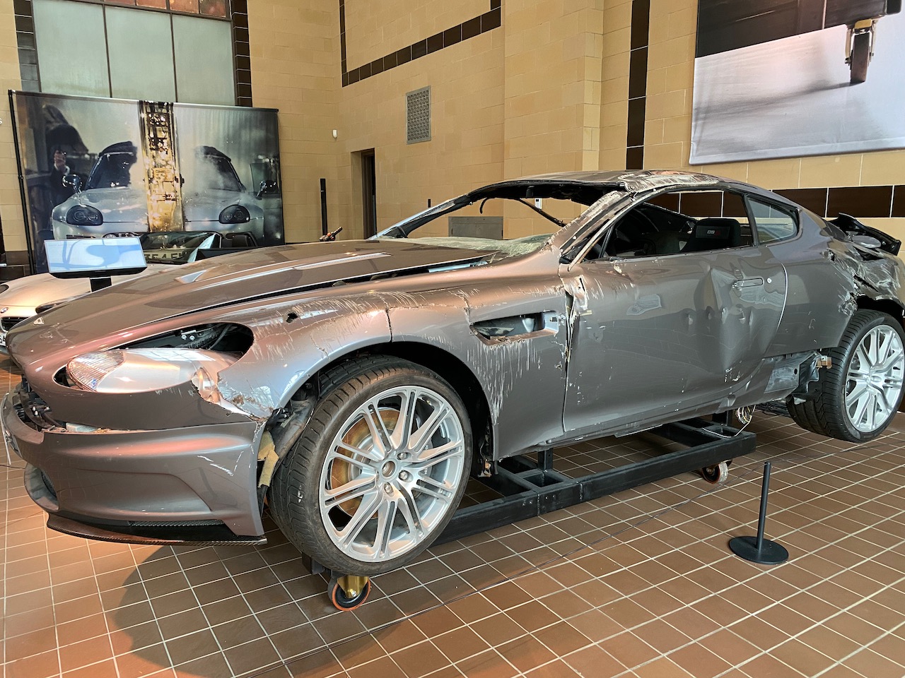 saratoga spa - 2006 aston martin dbs casino royale 01